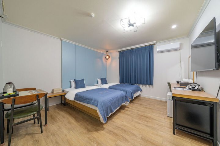 Room 8 of 20