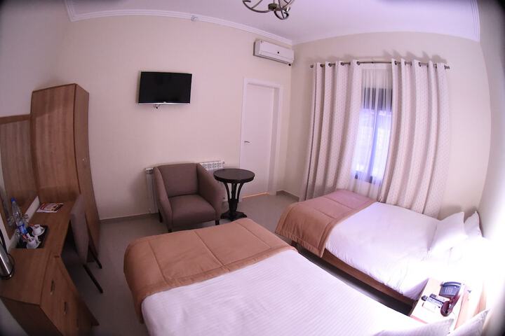 Room 12 of 25