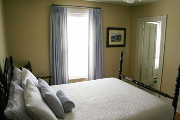 Room 11 of 32