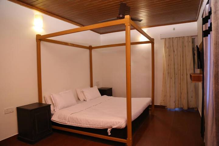 Room 4 of 37