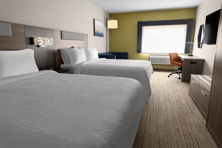 2 Queen Beds (1 of 3)