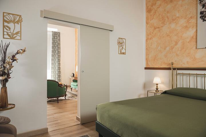 Room 27 of 118