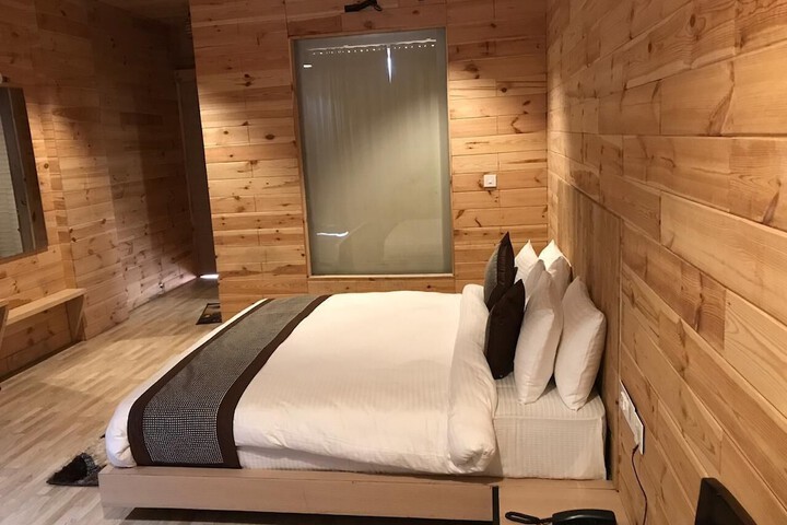 Room 12 of 28