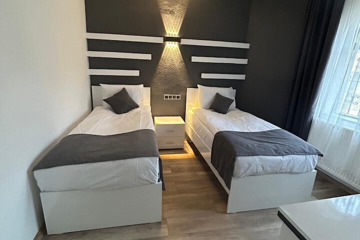 Room 9 of 36