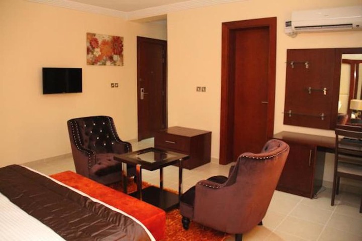 Room 10 of 31