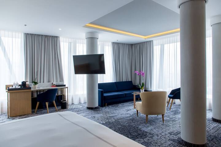 Room 34 of 80