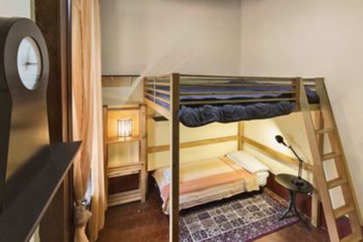 Room 32 of 72