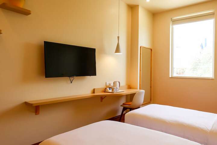 Room 19 of 32