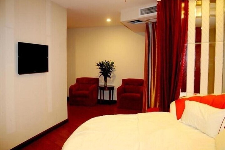 Room 9 of 19