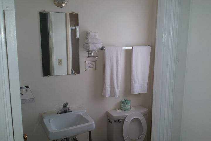 Room 27 of 39