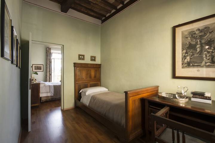 Room 4 of 41