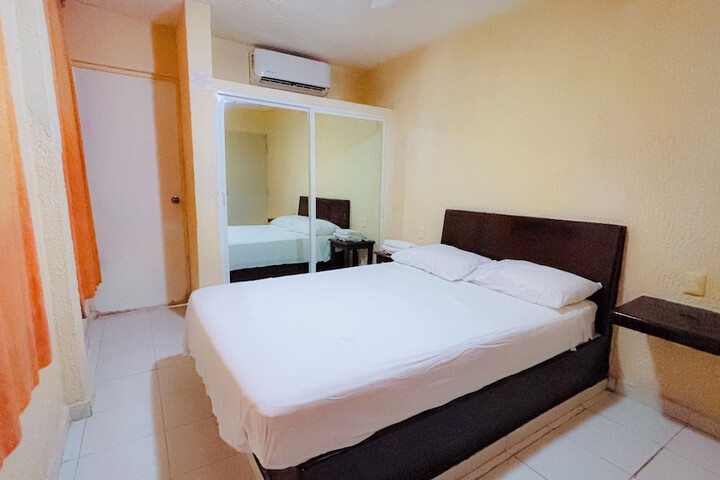 Room 8 of 25