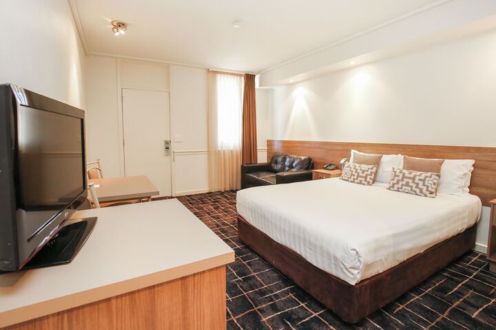 Room 9 of 25