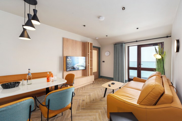 Room 37 of 165