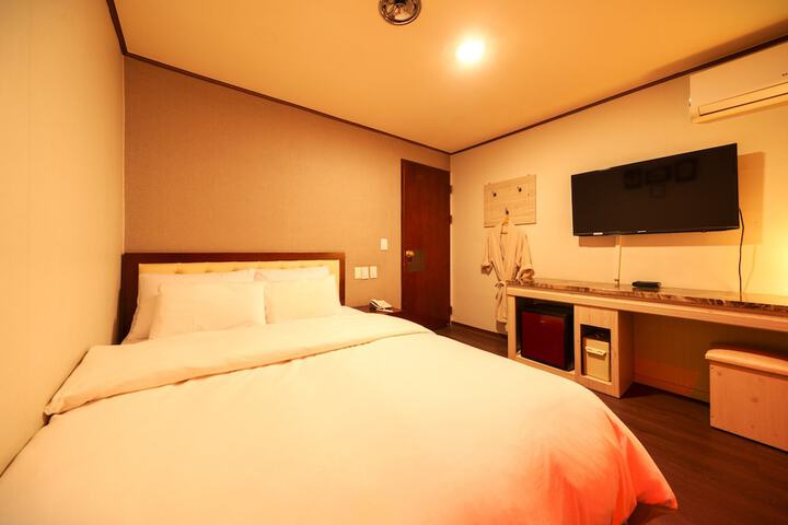 Room 8 of 22