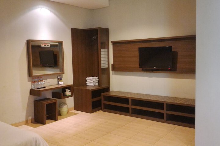 Room 13 of 22
