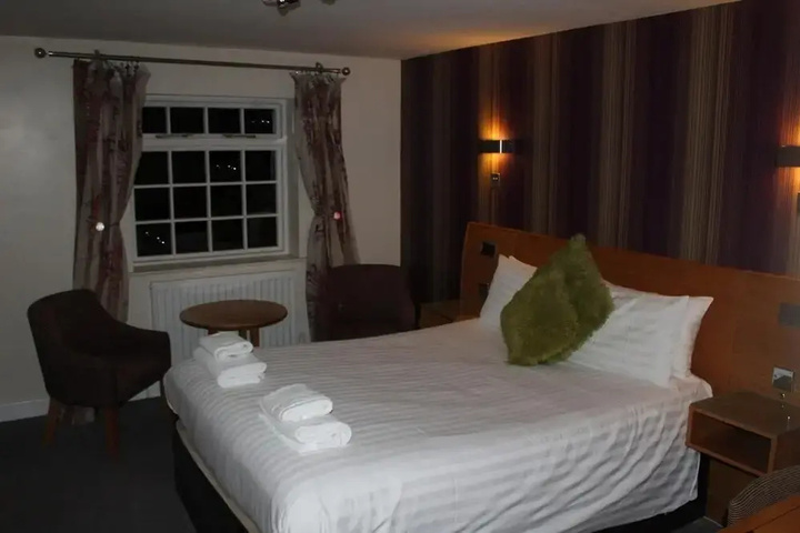 Room 3 of 7