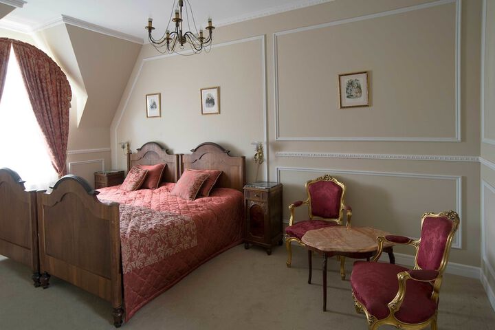 Room 16 of 34