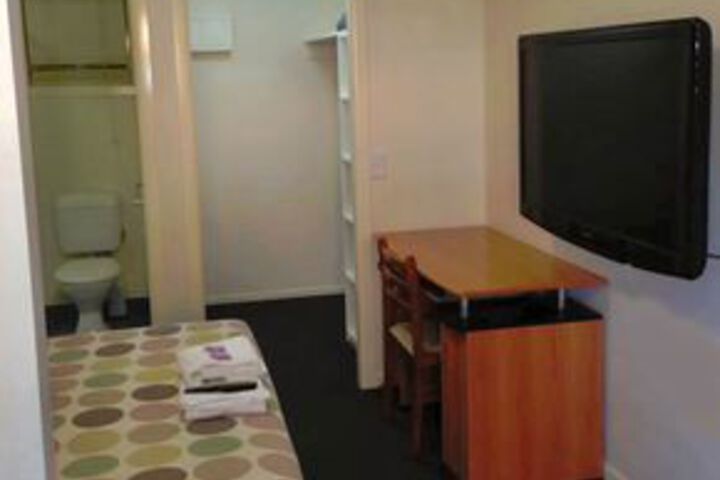 Room 13 of 28