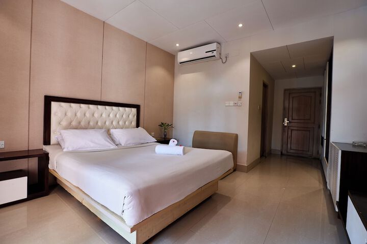 Room 8 of 20