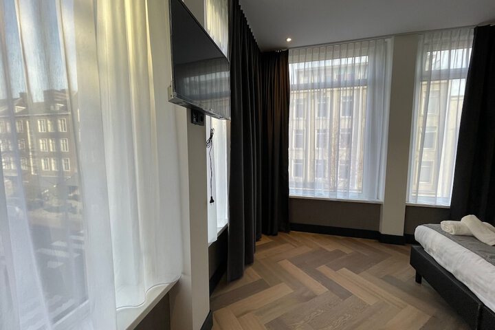 Room 28 of 52