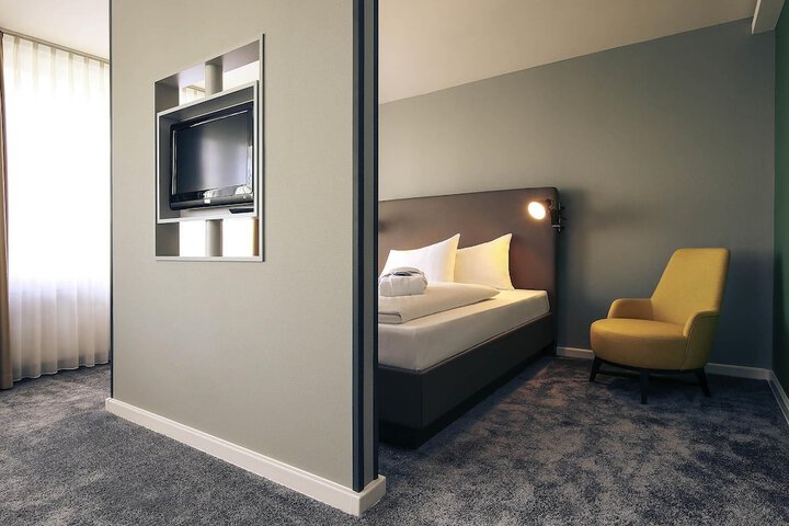 Room 16 of 43