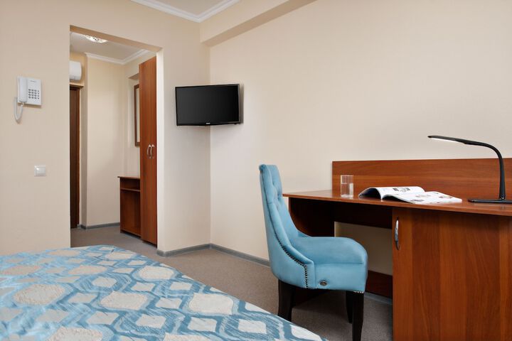 Room 16 of 66
