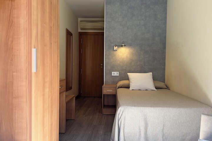 Room 3 of 21