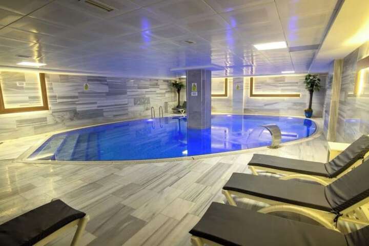 Pool Hotel