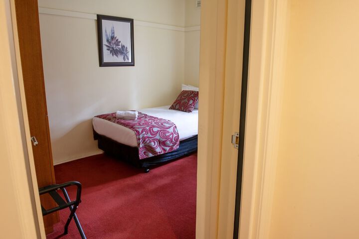 Room 10 of 38