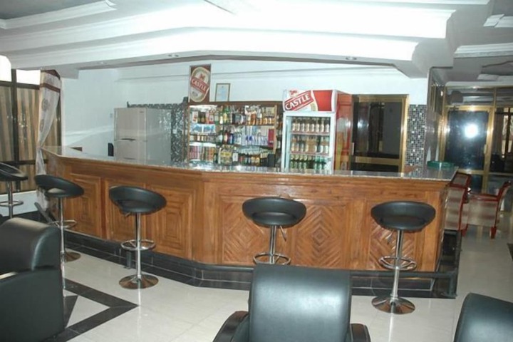 Lounge 35 of 49
