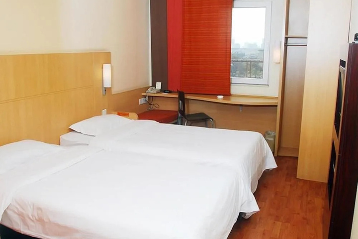 Room 6 of 22