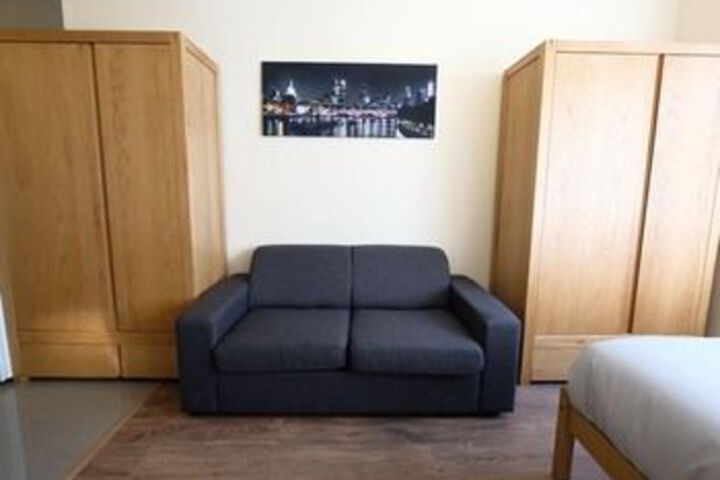 Lounge 18 of 29