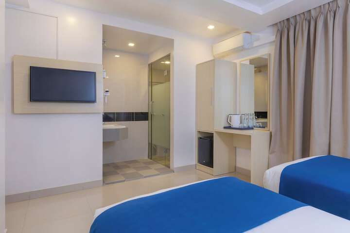 Room 9 of 37