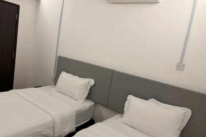 Room 27 of 80