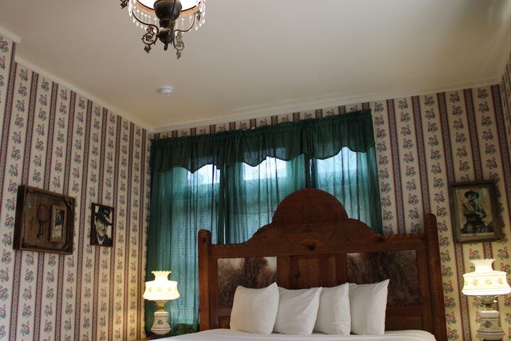 Room 37 of 51