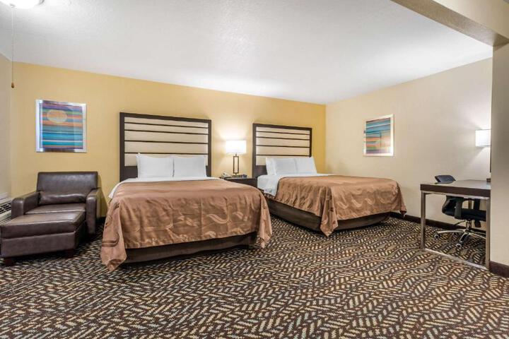 2 Queen Beds (4 of 7)