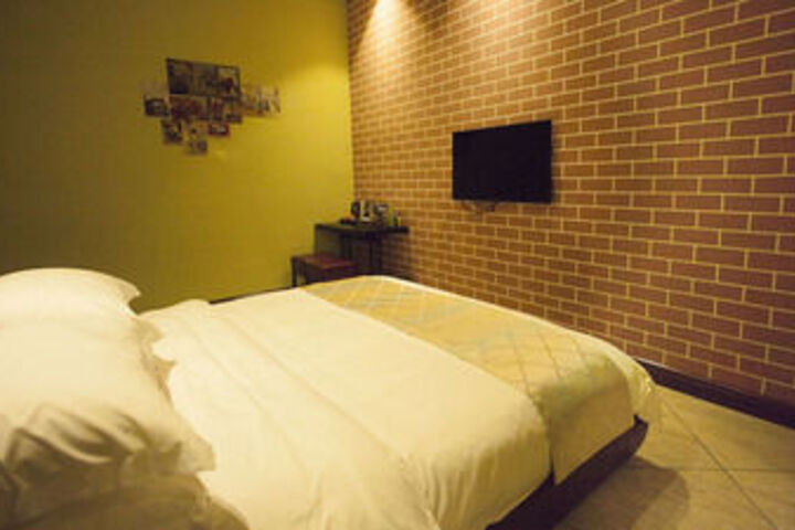 Room 10 of 36