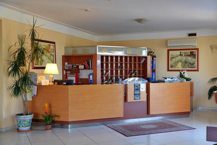 Entrance & Lobby