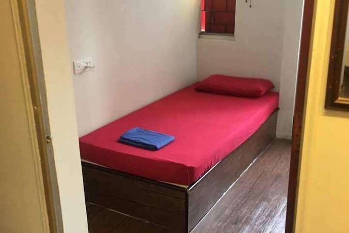 Room 10 of 38