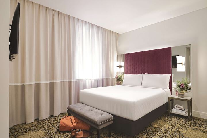 Room 44 of 100