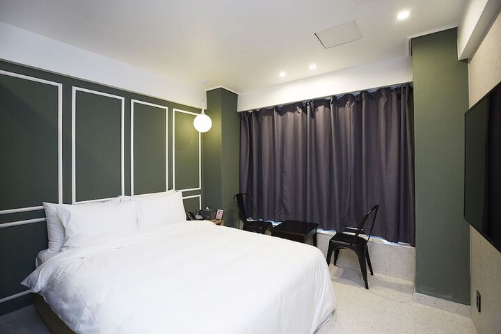 Room 2 of 23