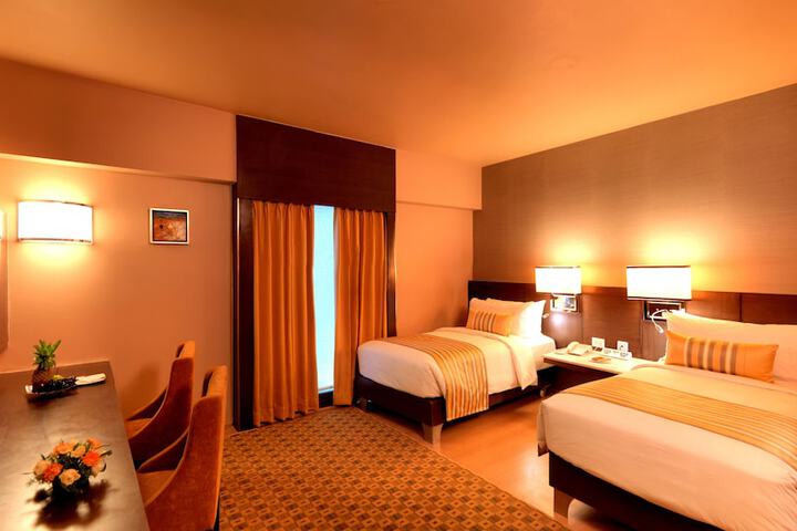 Room 8 of 33