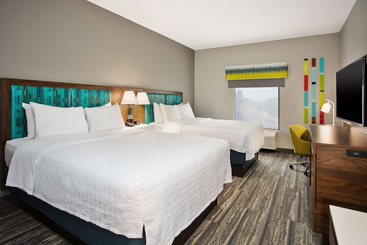 2 Queen Beds (12 of 12)