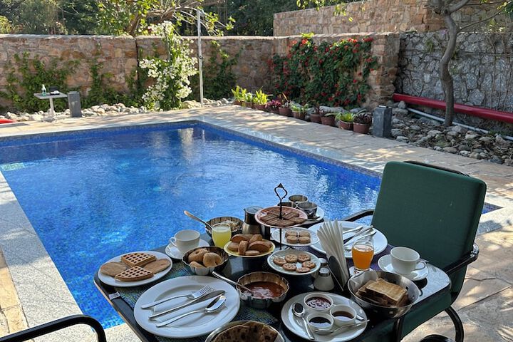 Hotel Pool