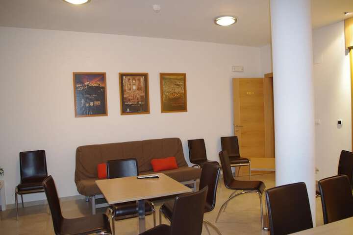 Room 13 of 33