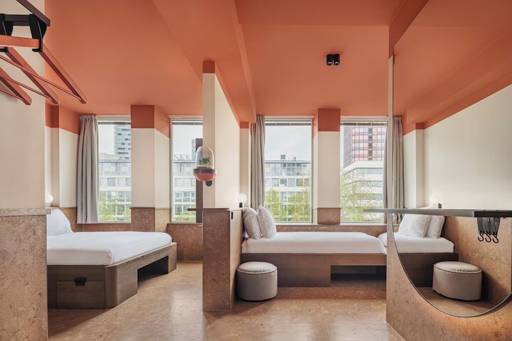 Room 34 of 96