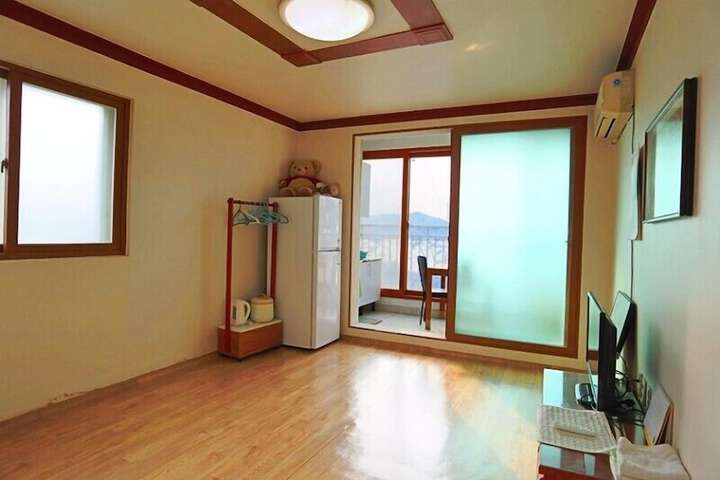 Room 5 of 28