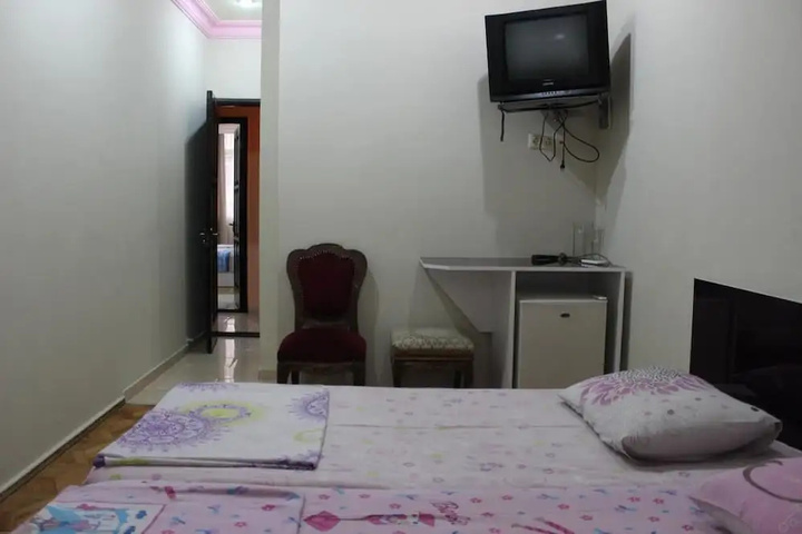 Room 6 of 8