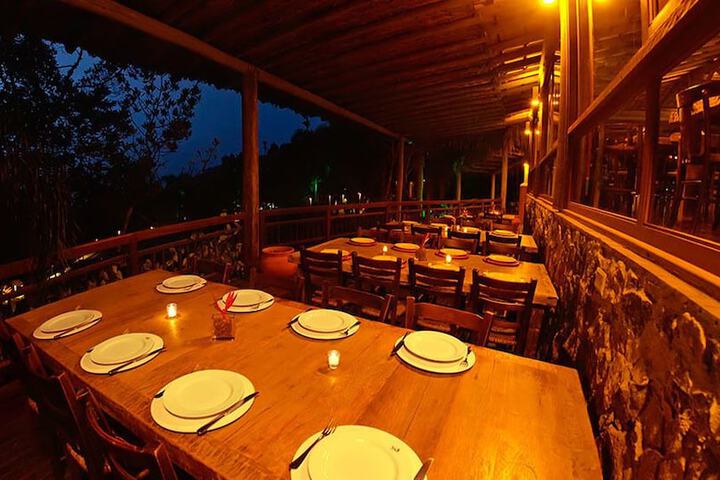 Dining 99 of 133